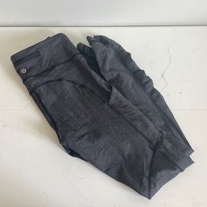 LULULEMON size 6 gray and black leggings with pockets